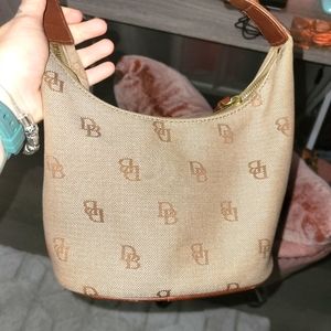 🚨MOVING SALE Dooney & Bourke purse perfect conditon